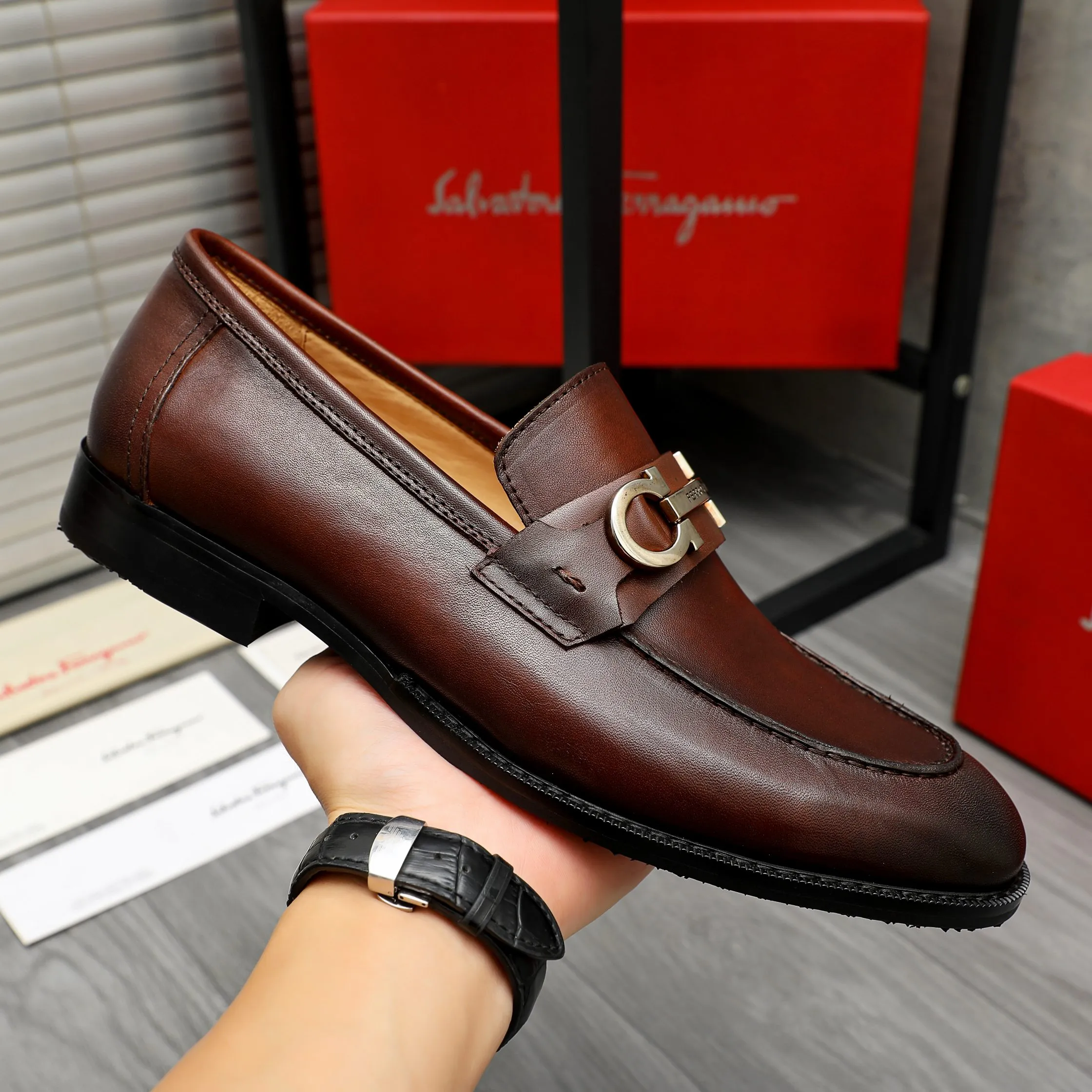 Men's shoes 💰540 Product trademark: Ferragamo "Ferragamo" business casual slip-on leather shoes Regular size: 39-45 (45. Customized, non-returnable) Product materials: Selected color-brushed cowhide upper, cowhide lining, original outsole